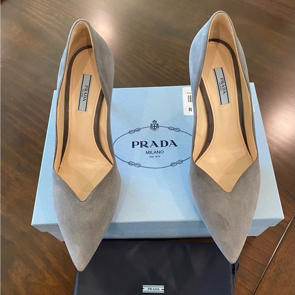 Prada Nebbia (Gray) Suede Pointed Toe Scalloped Edge Pumps Size EU 38.5 - Picture 3 of 12